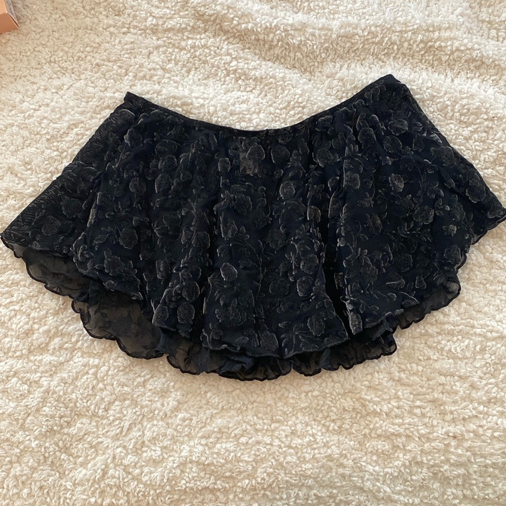 ❤️SOLD❤️Wear moi black velvet floral skirt